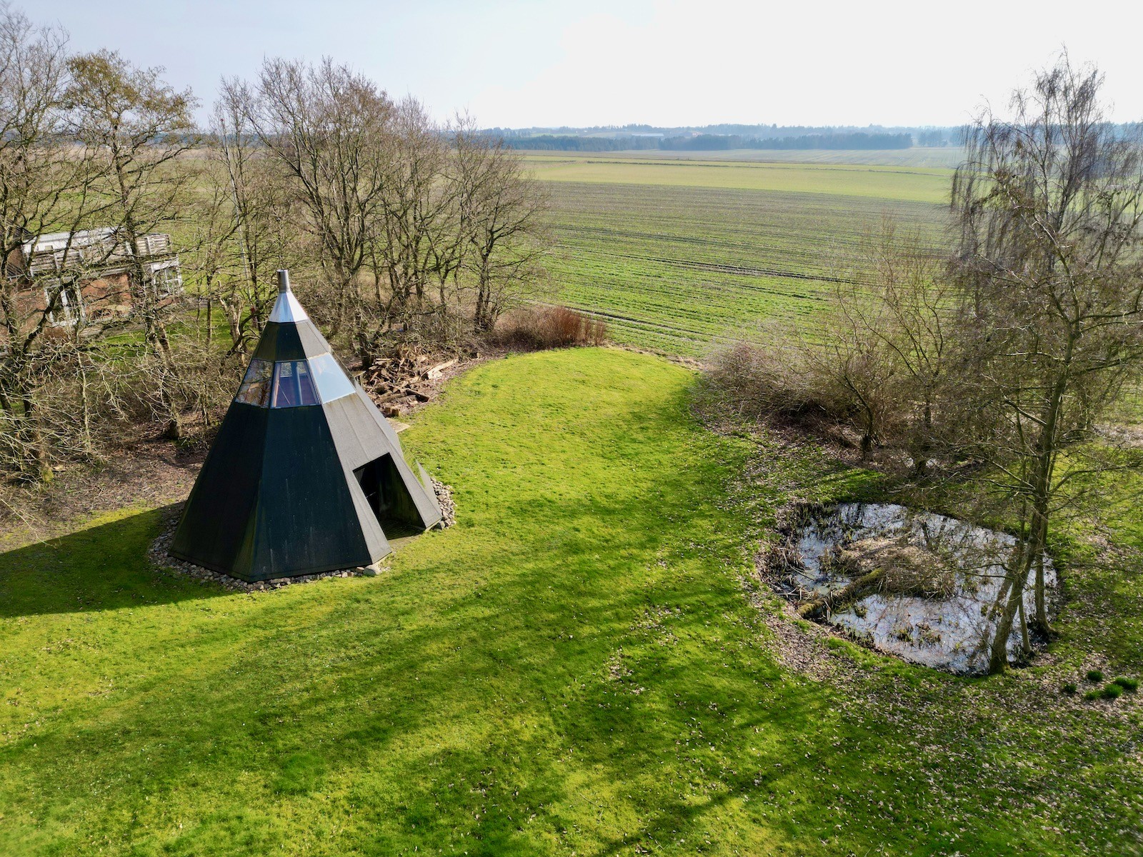 Thy Natur & Eventcenters shelter
