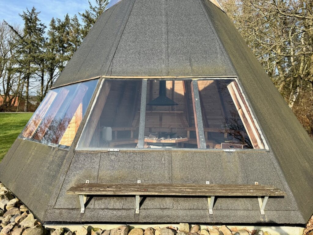 Thy Natur & Eventcenters shelter